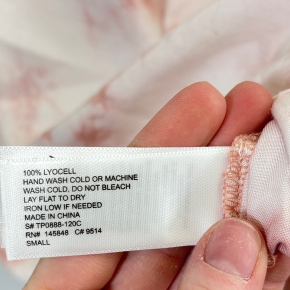 Everly White and Pink Sleeveless Tank Top with Floral Design - Picture 3 of 4